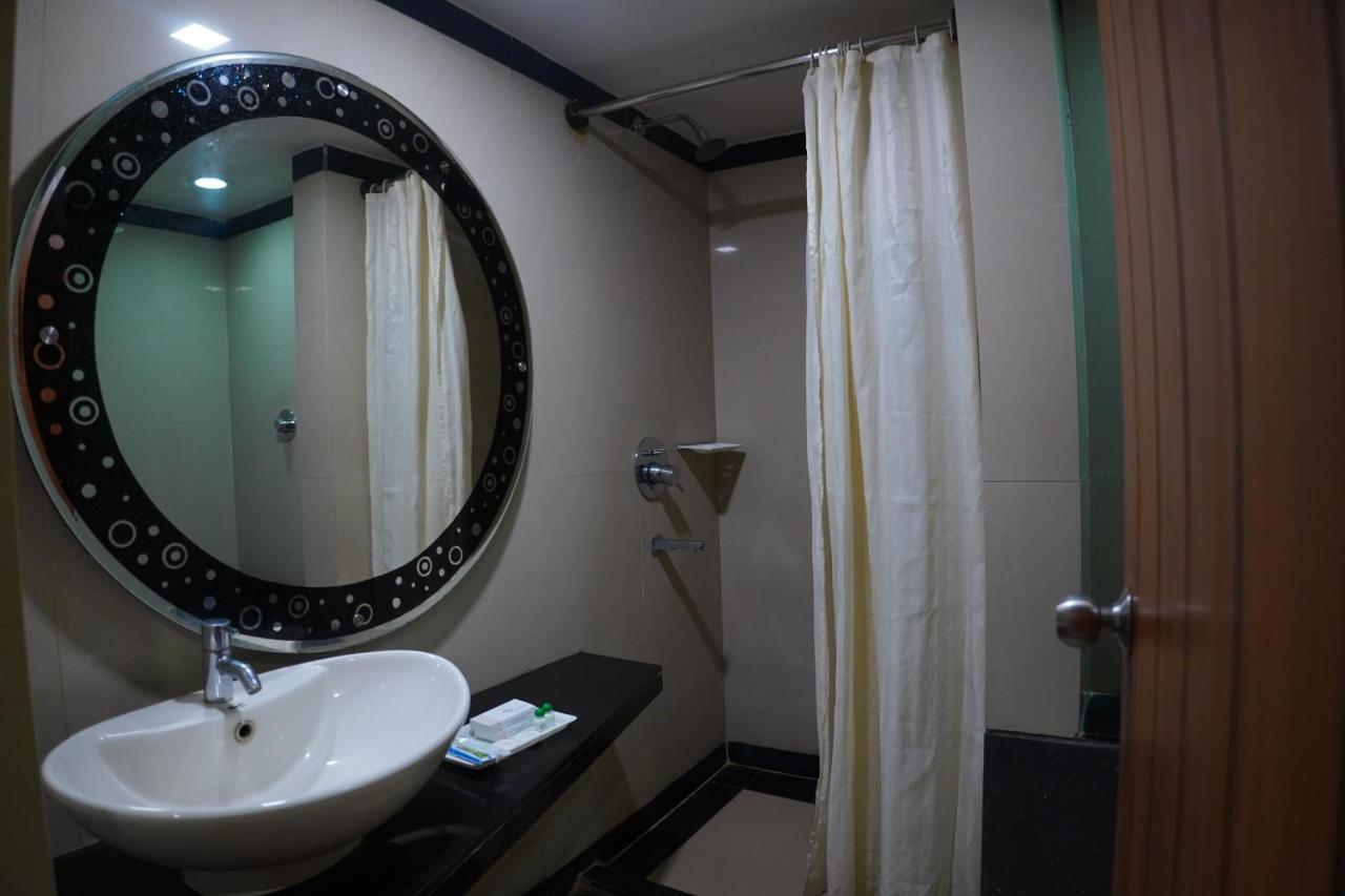 Hotel Grand Nagarjuna By Konark Hotels Guntúr Kültér fotó
