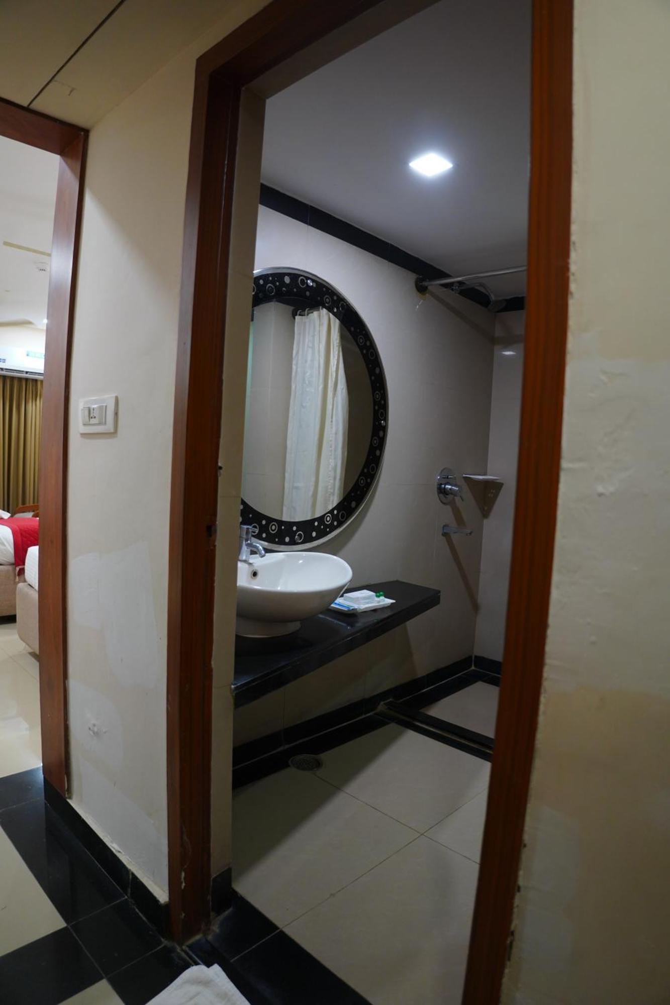 Hotel Grand Nagarjuna By Konark Hotels Guntúr Kültér fotó